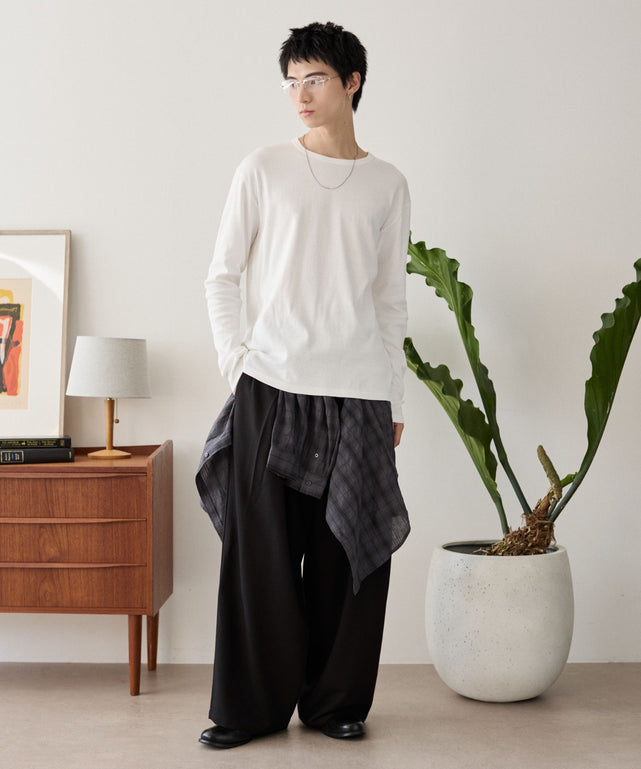 ホワイト モデル：180cm L着用