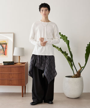 ホワイト モデル：180cm L着用