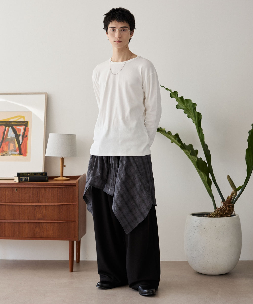 ホワイト モデル：180cm L着用