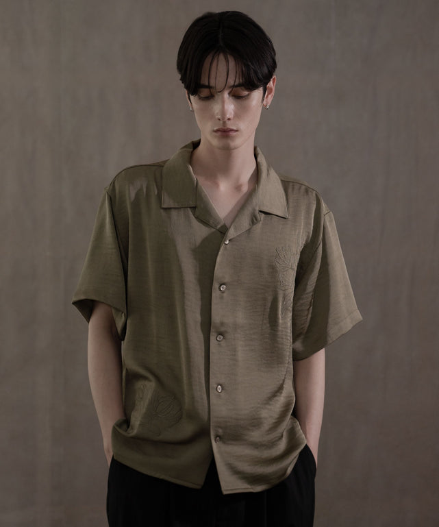 カーキ　モデル：180㎝　L着用