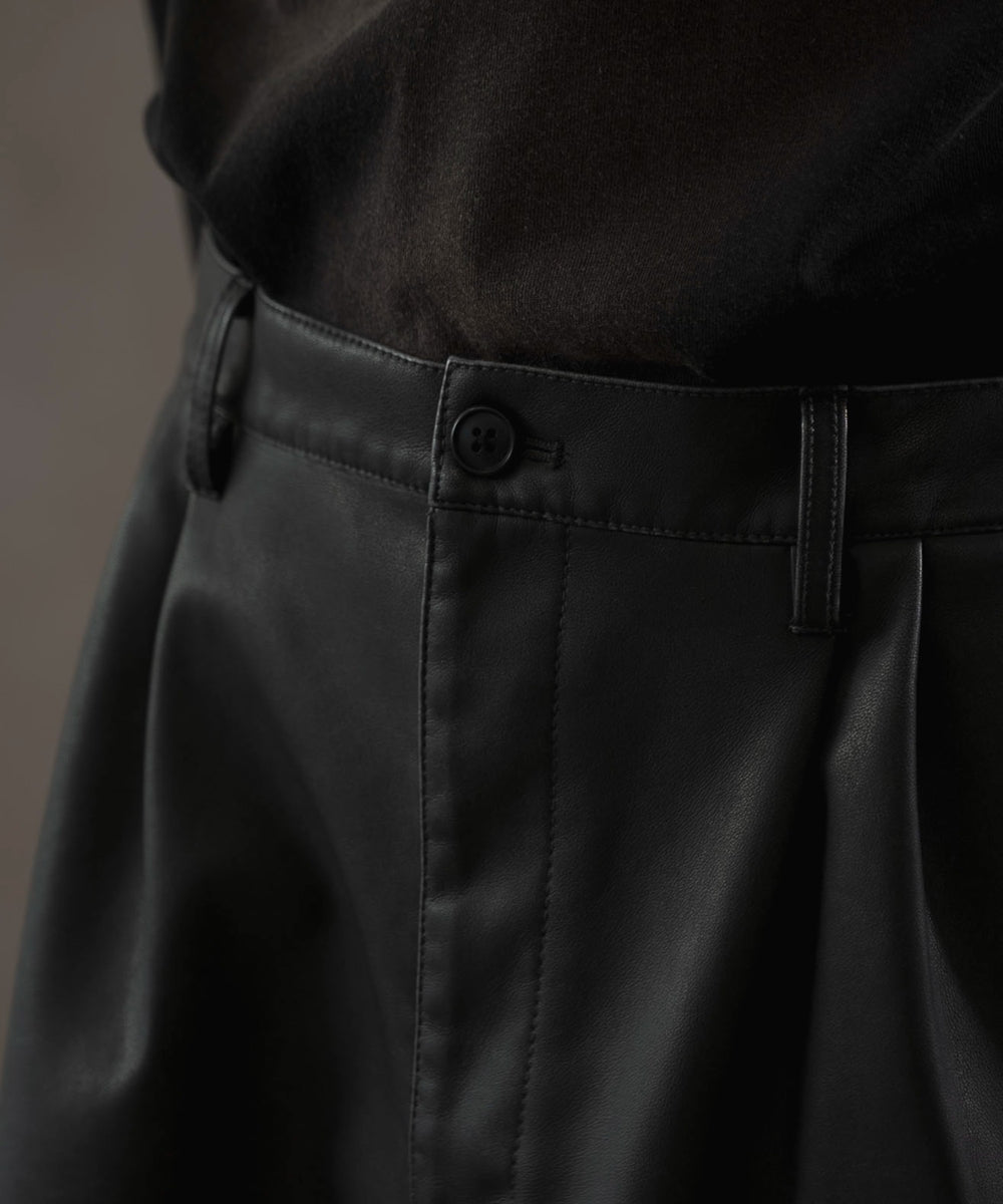 合皮タックワイドトラウザー