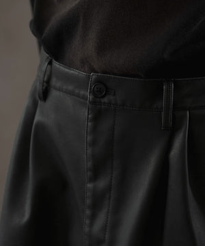 合皮タックワイドトラウザー