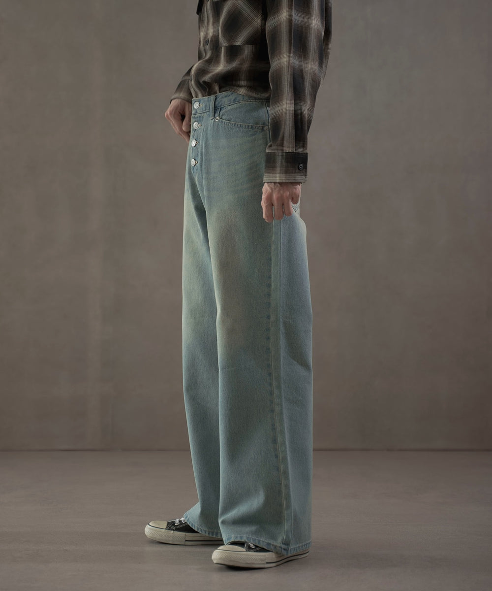 デニム淡加工　モデル：180㎝　L着用