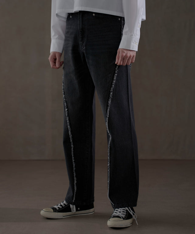 フリンジラインストレートデニム/デニムブラック　モデル：180㎝　L着用