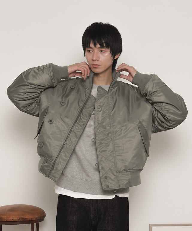 ナイロンスタンドブルゾン/ｶｰｷ モデル：180cm L着用