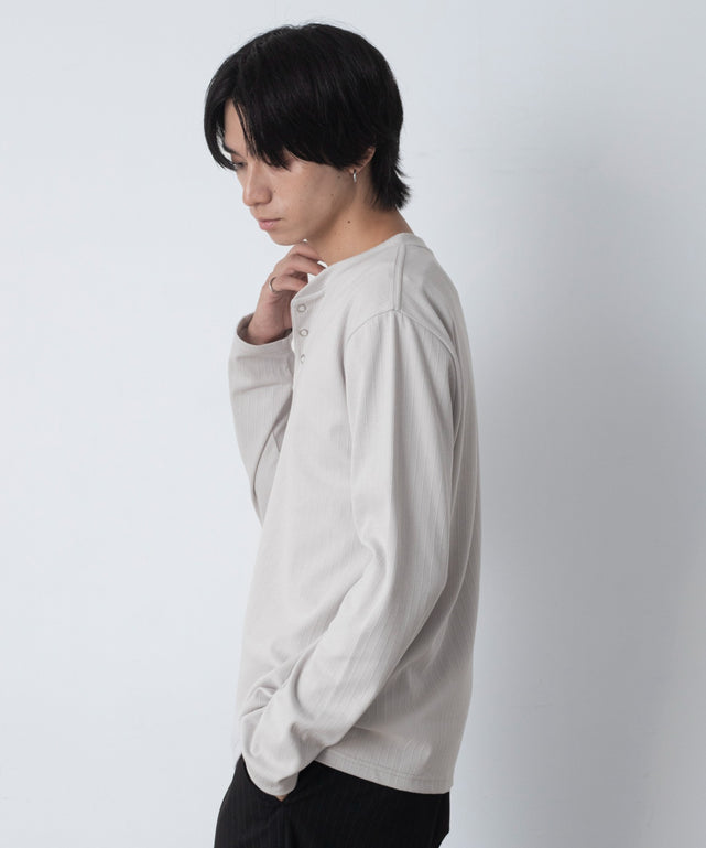 オフホワイト モデル：180cm L着用