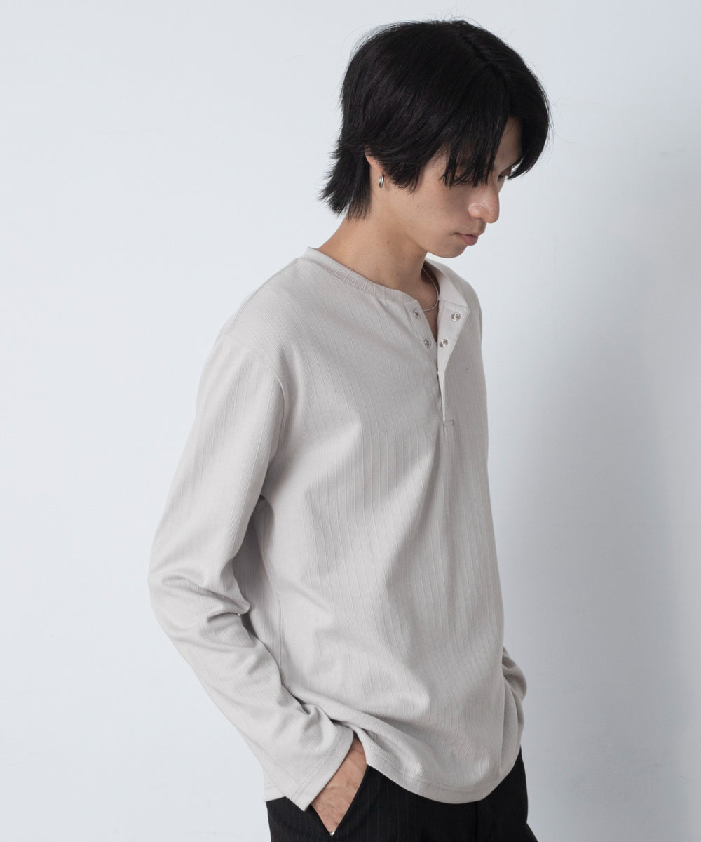 オフホワイト モデル：180cm L着用