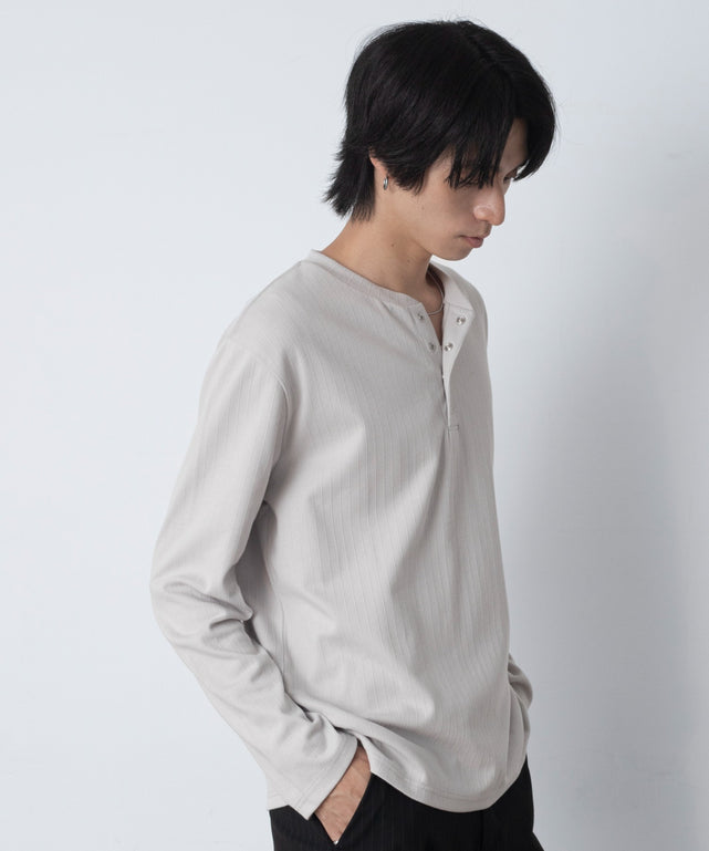 オフホワイト モデル：180cm L着用