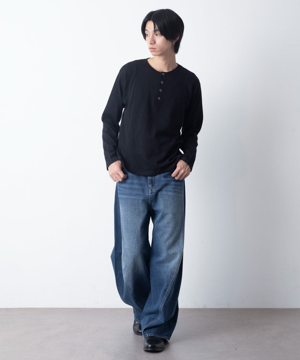 ブラック モデル：180cm L着用