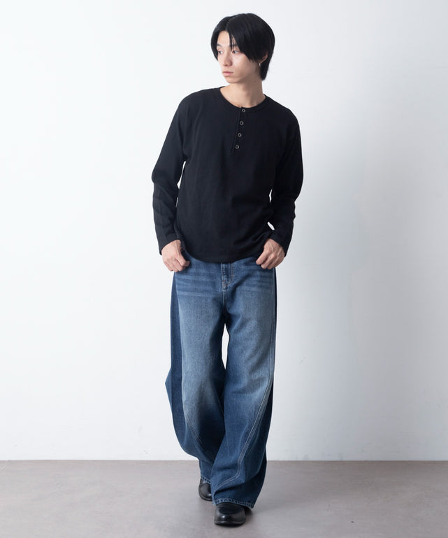 ブラック モデル：180cm L着用
