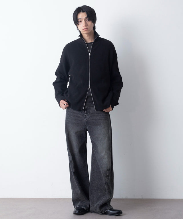 ブラック モデル：180cm L着用