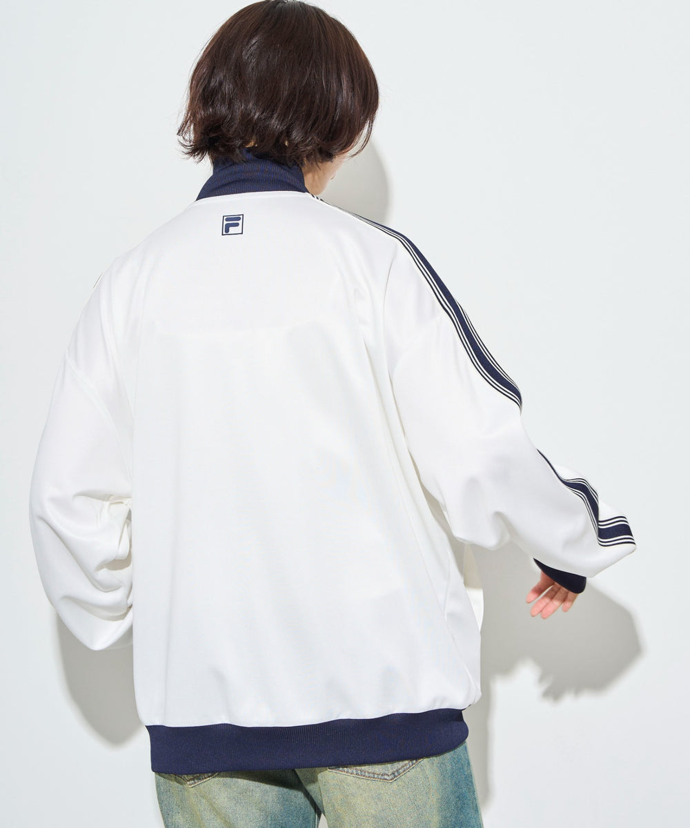 オフホワイト　モデル：160㎝　L着用