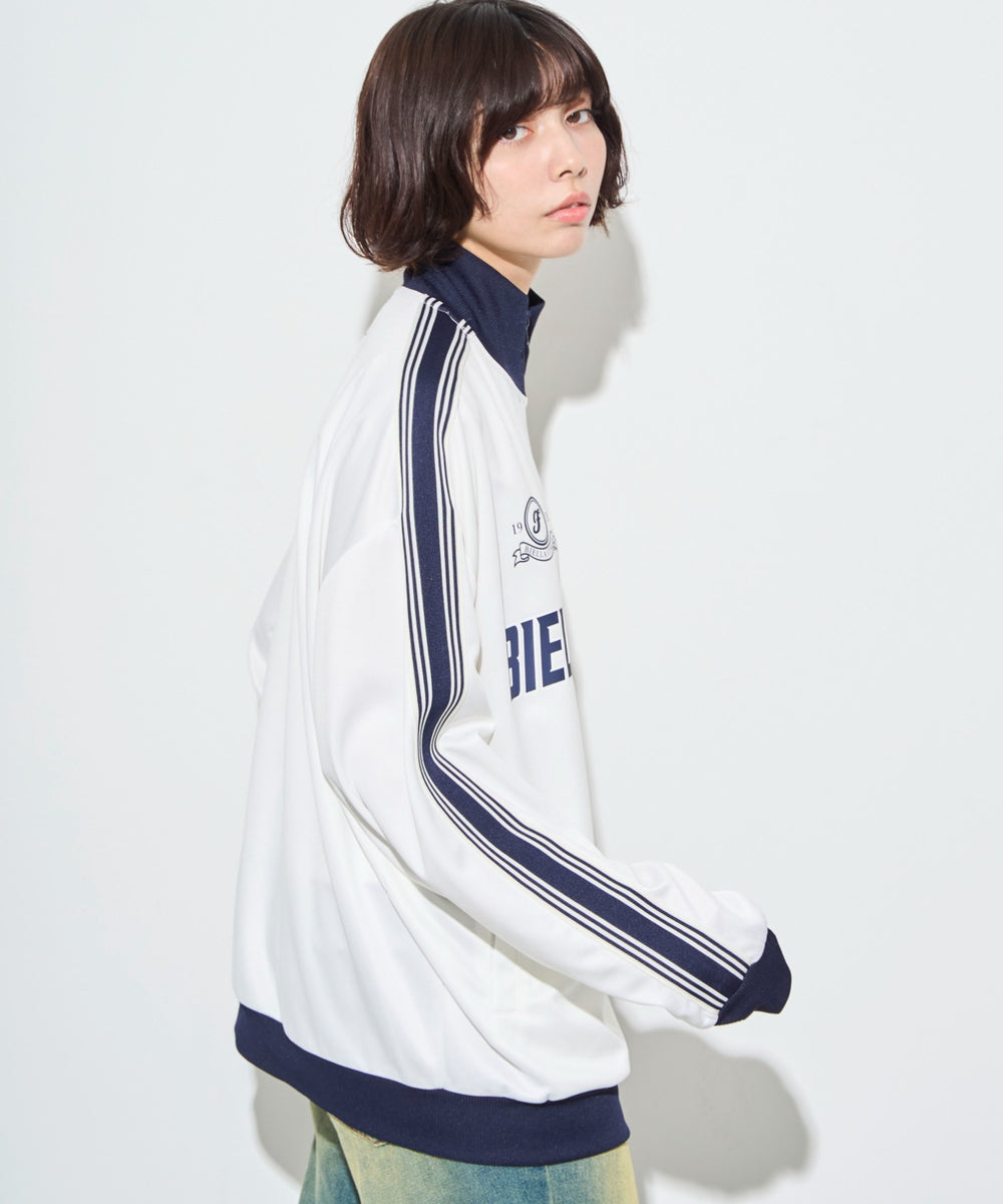 オフホワイト　モデル：160㎝　L着用