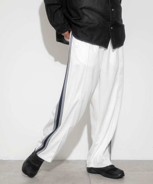 オフホワイト　モデル：178㎝　L着用