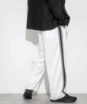 オフホワイト　モデル：178㎝　L着用