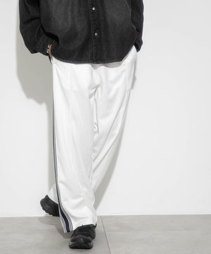 オフホワイト　モデル：178㎝　L着用