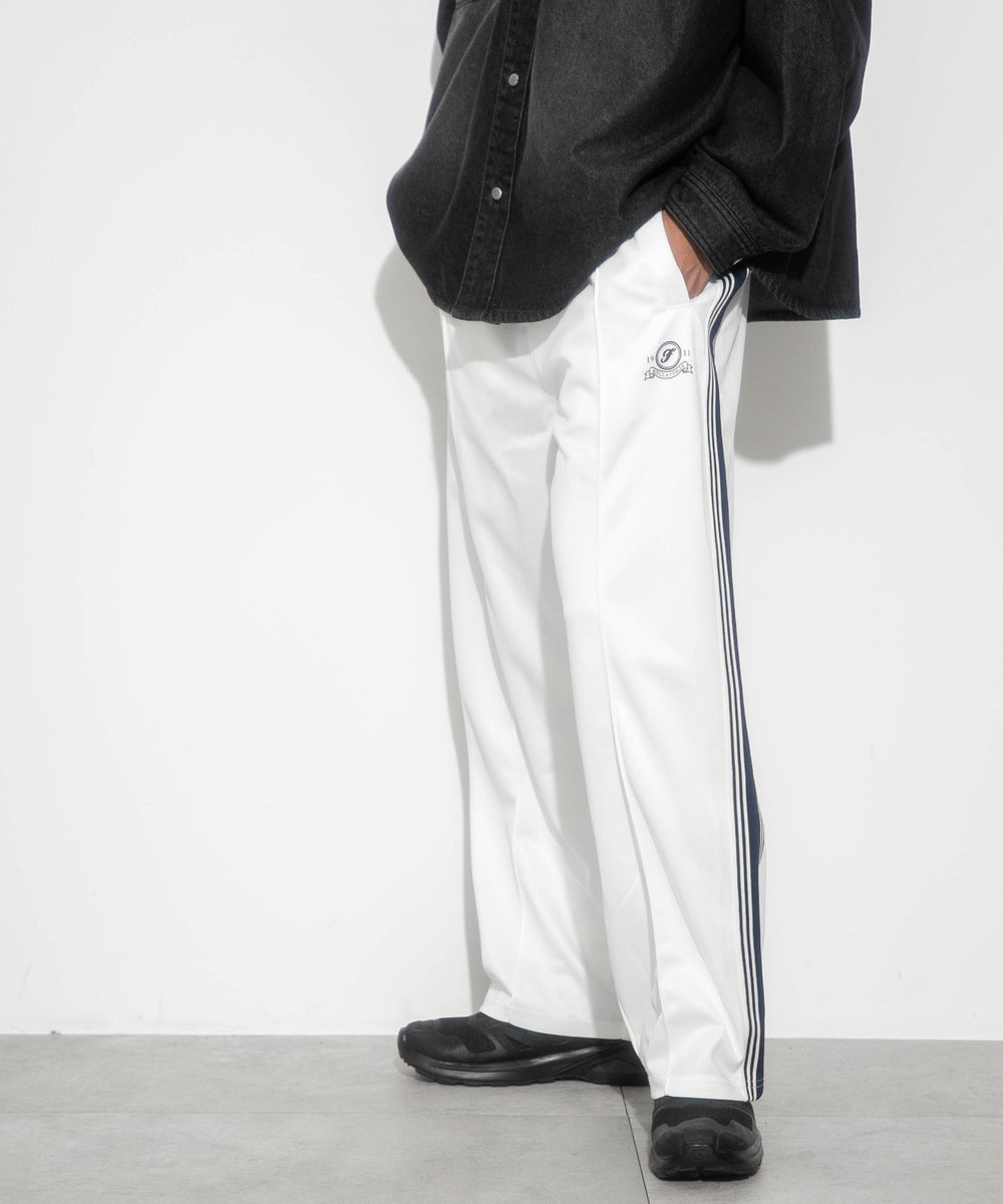 オフホワイト　モデル：178㎝　L着用