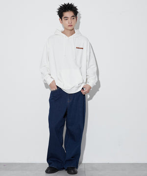 ホワイト モデル：180cm L着用