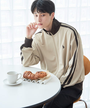 ベージュ モデル：177cm F着用