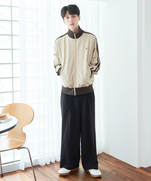 ベージュ モデル：177cm F着用