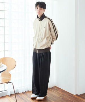 ベージュ モデル：177cm F着用