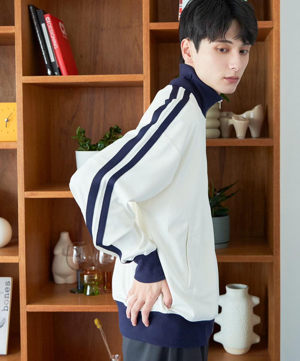 オフホワイト モデル：177cm F着用