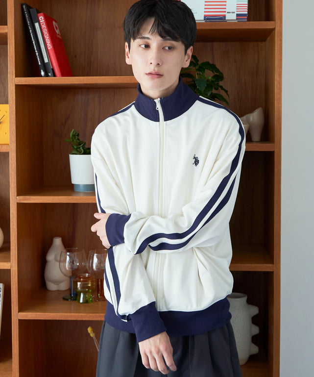 オフホワイト モデル：177cm F着用