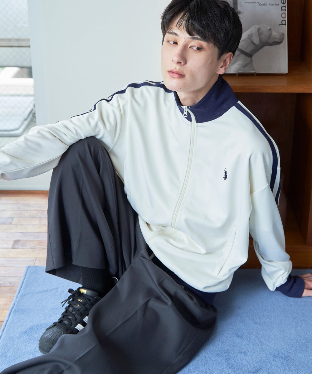 オフホワイト モデル：177cm F着用