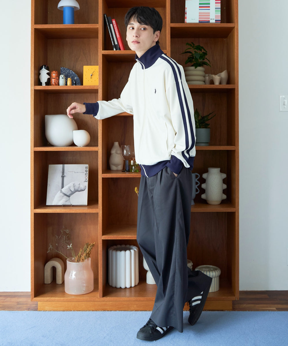 オフホワイト モデル：177cm F着用