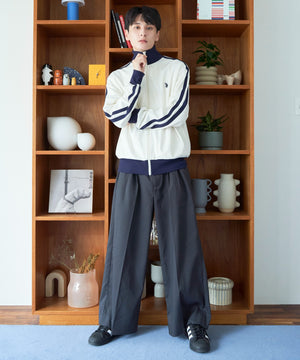 オフホワイト モデル：177cm F着用