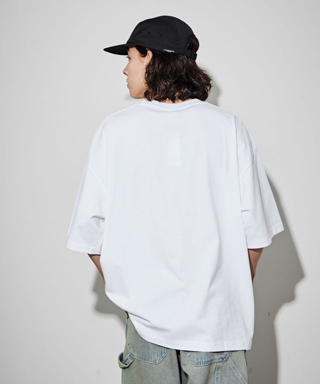 ホワイト　モデル:174cm L着用