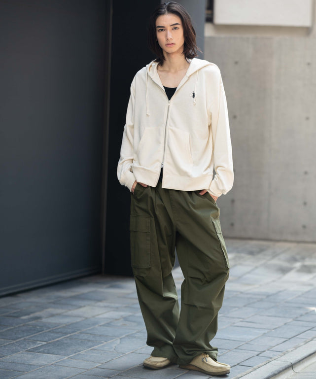 オフホワイト モデル：175cm M着用