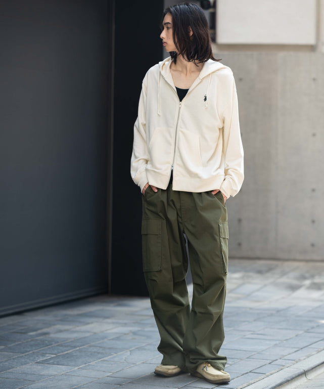 オフホワイト モデル：175cm M着用