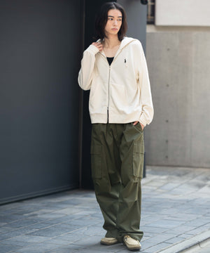 オフホワイト モデル：175cm M着用