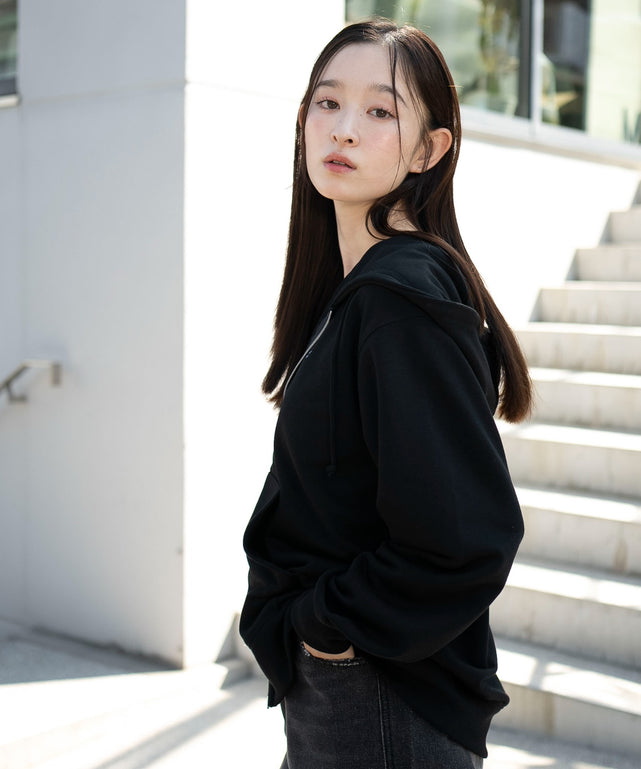 ブラック　モデル：163cm S着用