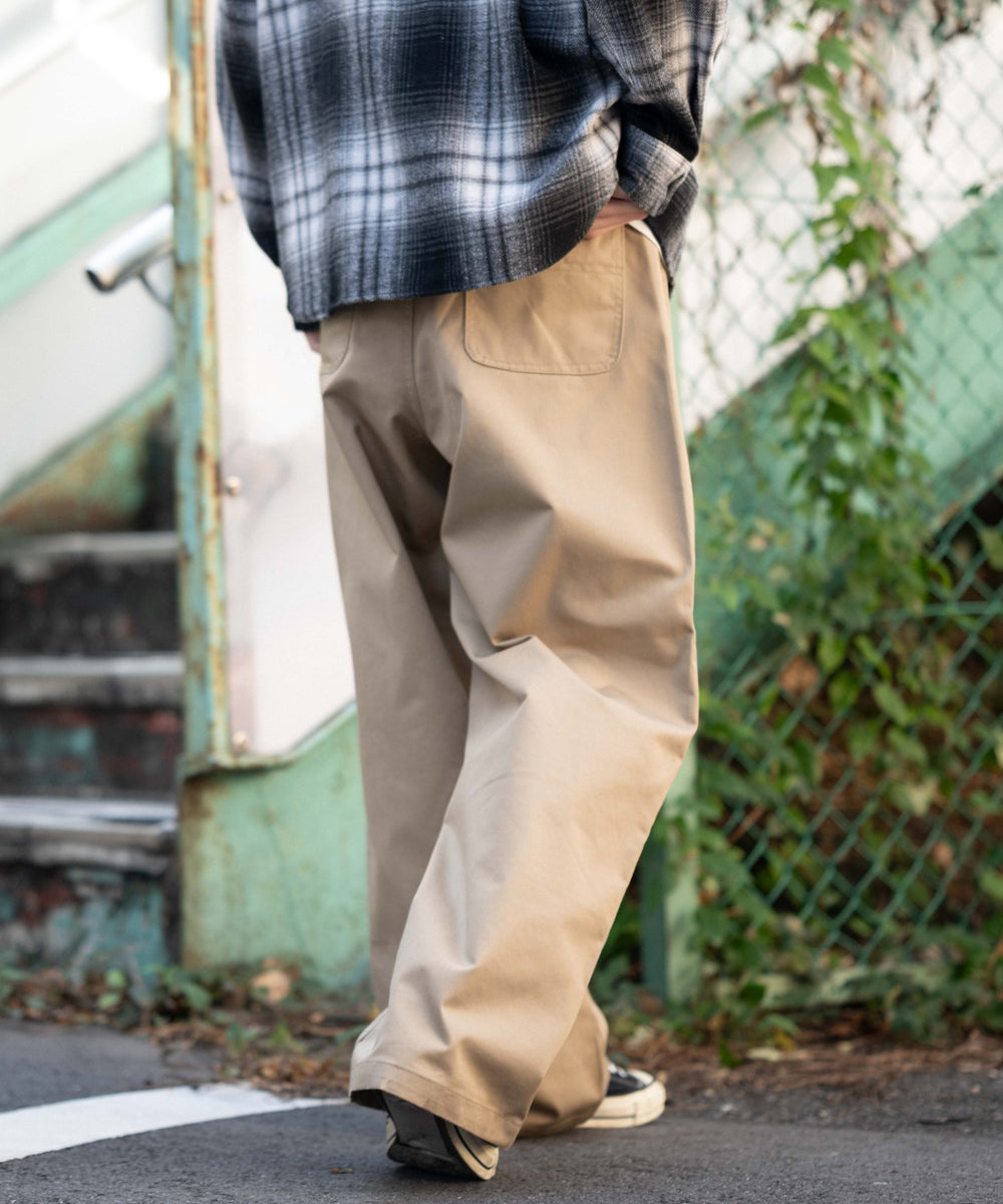 ベージュ モデル：180cm L着用