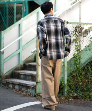 ベージュ モデル：180cm L着用