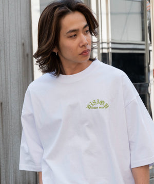 ホワイト　モデル:175cm L着用