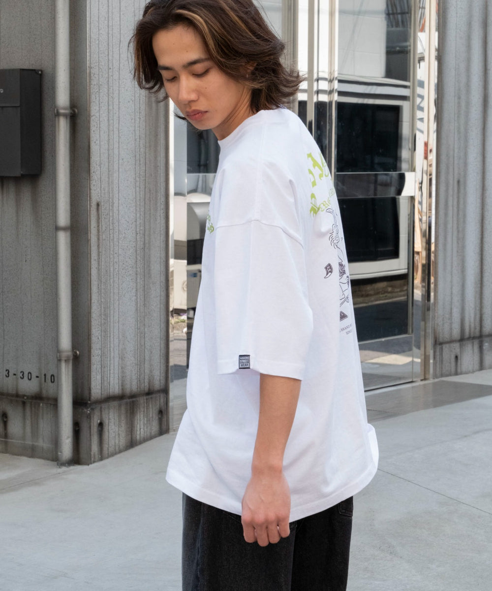 ホワイト　モデル:175cm L着用