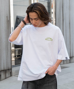 ホワイト　モデル:175cm L着用