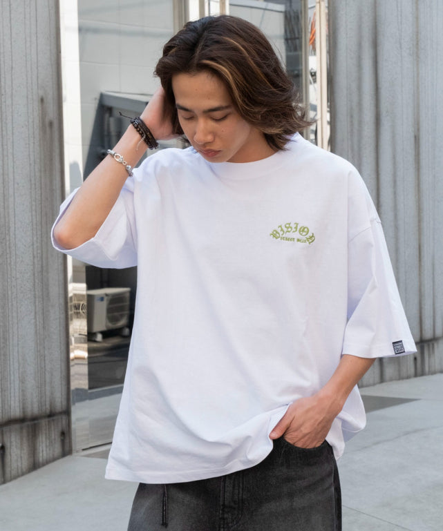 ホワイト　モデル:175cm L着用