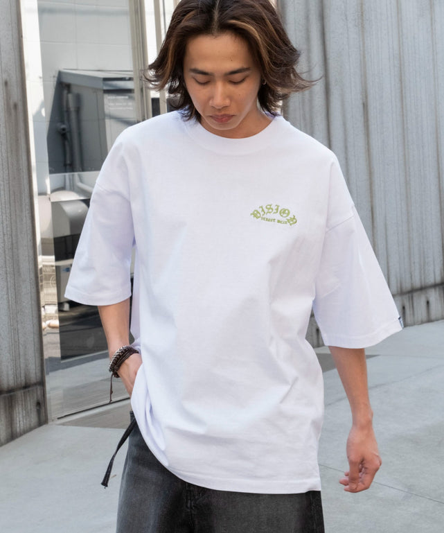 ホワイト　モデル:175cm L着用