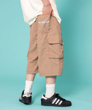 ベージュ　モデル:175cm L着用