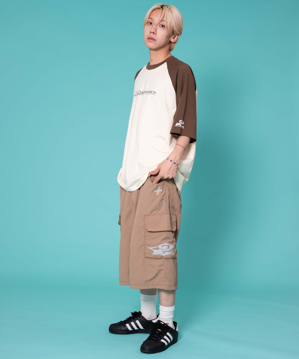 ベージュ　モデル:175cm L着用