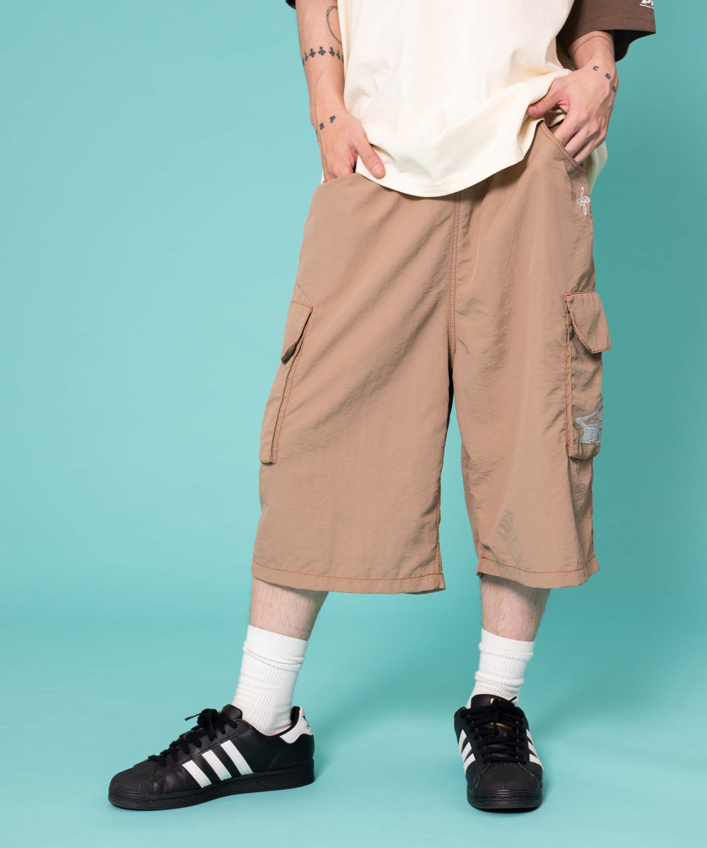 ベージュ　モデル:175cm L着用