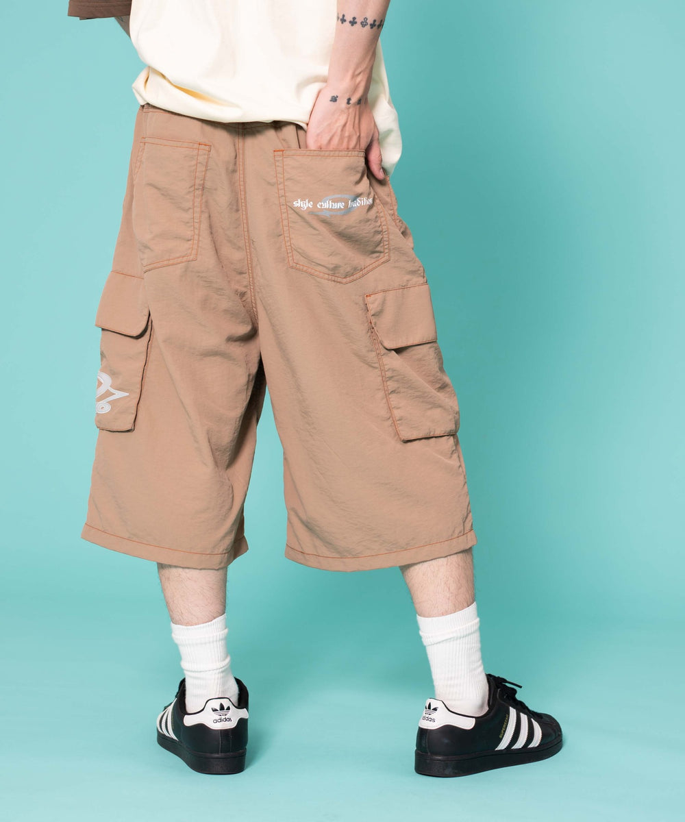 ベージュ　モデル:175cm L着用