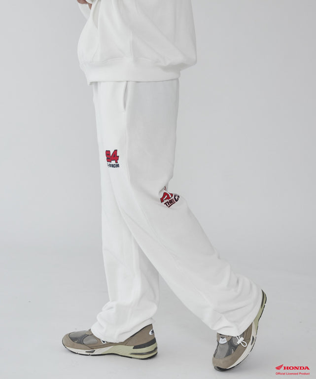 ホワイト 　モデル:178cm L着用