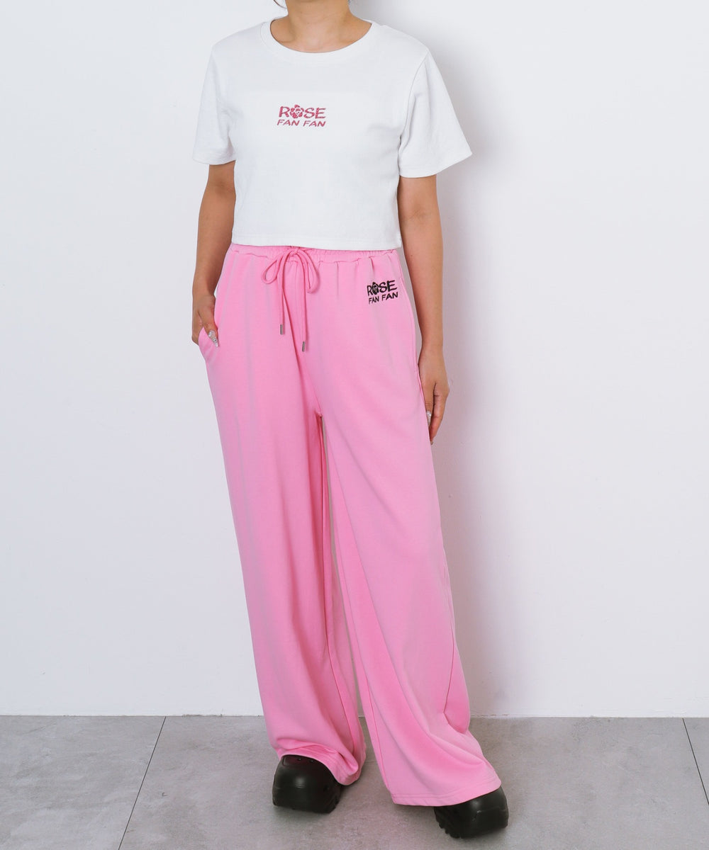 ホワイト　モデル：155cm Fサイズ着用