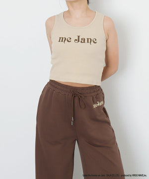 ベージュ　モデル：155cm Fサイズ着用