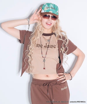 ブラウン　モデル：165cm Fサイズ着用